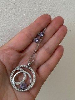 Leuke set ketting en oorbellen met lila paarse steen, Overige materialen, Paars, Nieuw, Ophalen of Verzenden