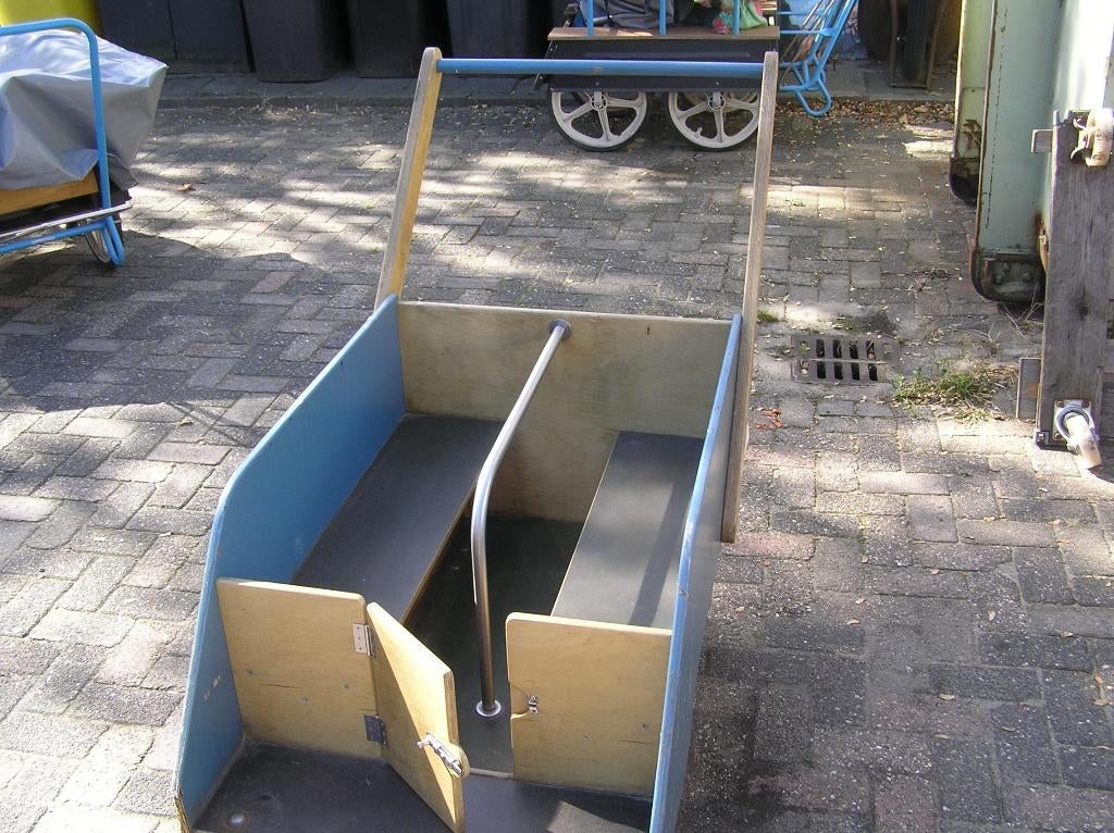 kinder-, duwzitkar - 2x3 zitplaatsen zónder riempjes, Ophalen, Kinderkar, 80 kg of meer