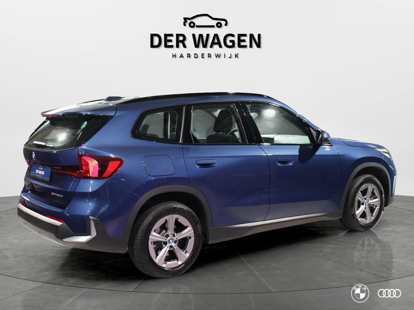 BMW X1 xDrive25e BUSINESS / CAMERA / TREKHAAK / CARPLAY / AM, Stof, Met garantie (alle), Blauw, Bedrijf