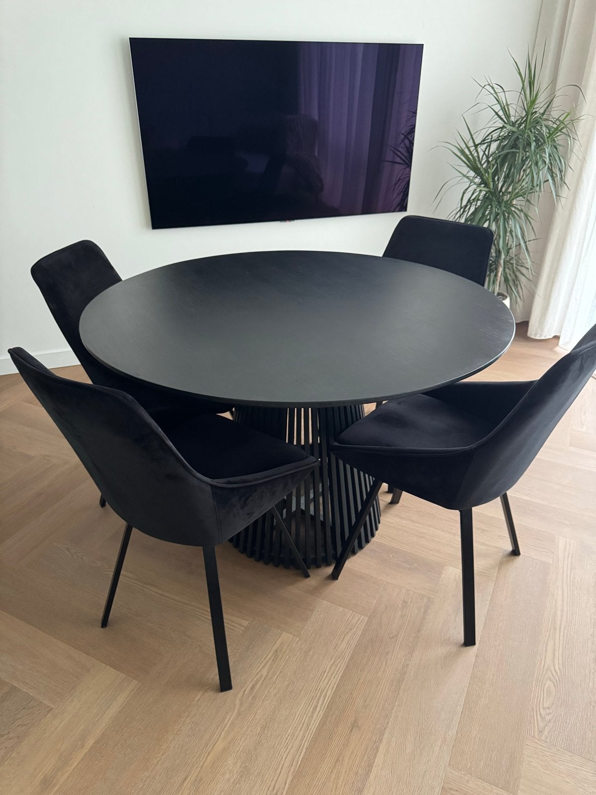 Eettafel en stoelen zwart, Huis en Inrichting, Tafels | Eettafels, Ophalen, 100 tot 150 cm, Rond, Zo goed als nieuw