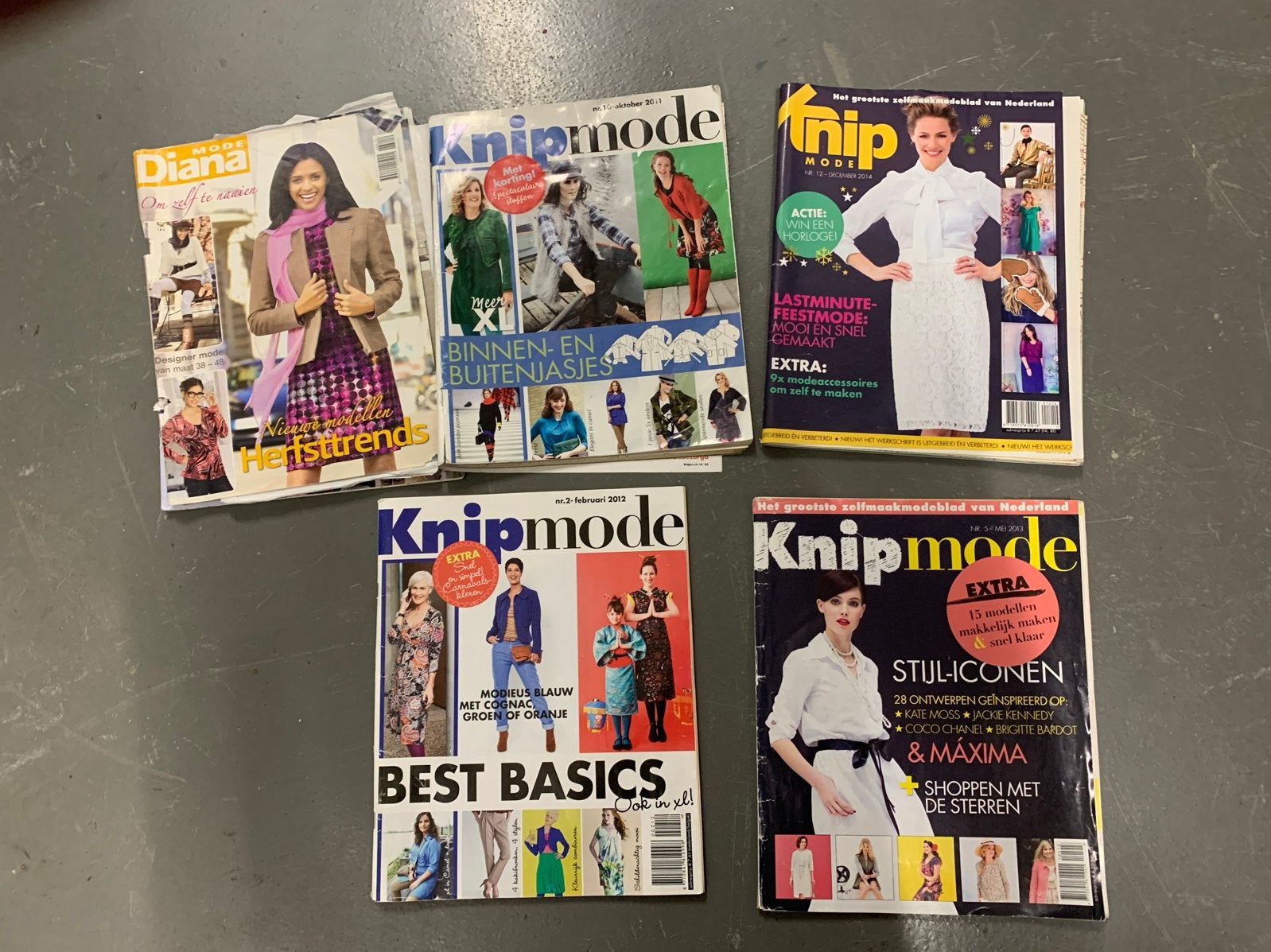 Knipmode en Burda - 5 stuks modetijdschriften, Ophalen of Verzenden, Gelezen, Damesbladen