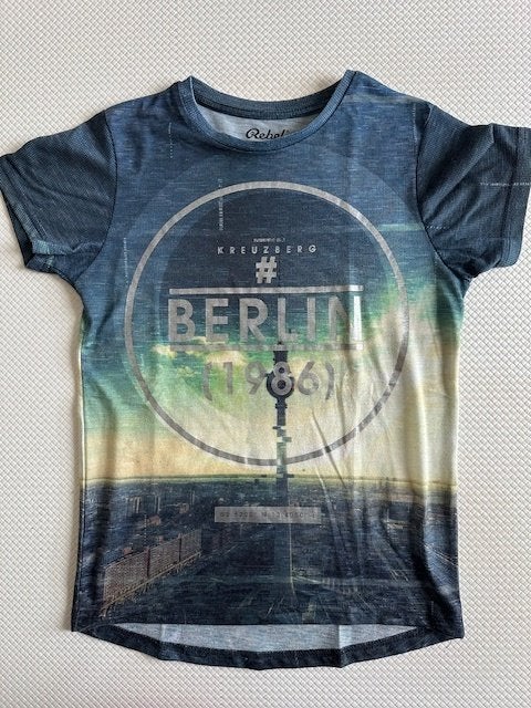 T shirt van Rebel (Primark) , maat 134 nog NIEUW (Y587), Kinderen en Baby's, Kinderkleding | Maat 134, Rebel, Nieuw, Ophalen of Verzenden