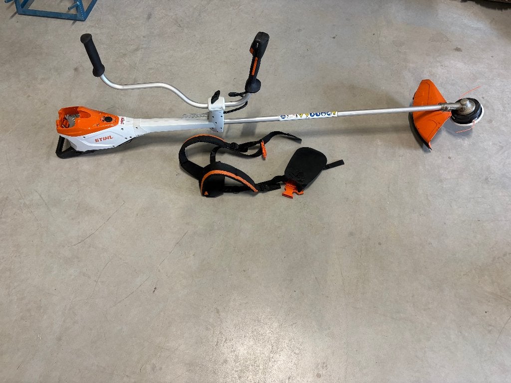 Stihl FSA 135 accu bosmaaier met draadkop, Tuin en Terras, Bosmaaiers, Ophalen, Gebruikt, Mertstraat 5, Accu