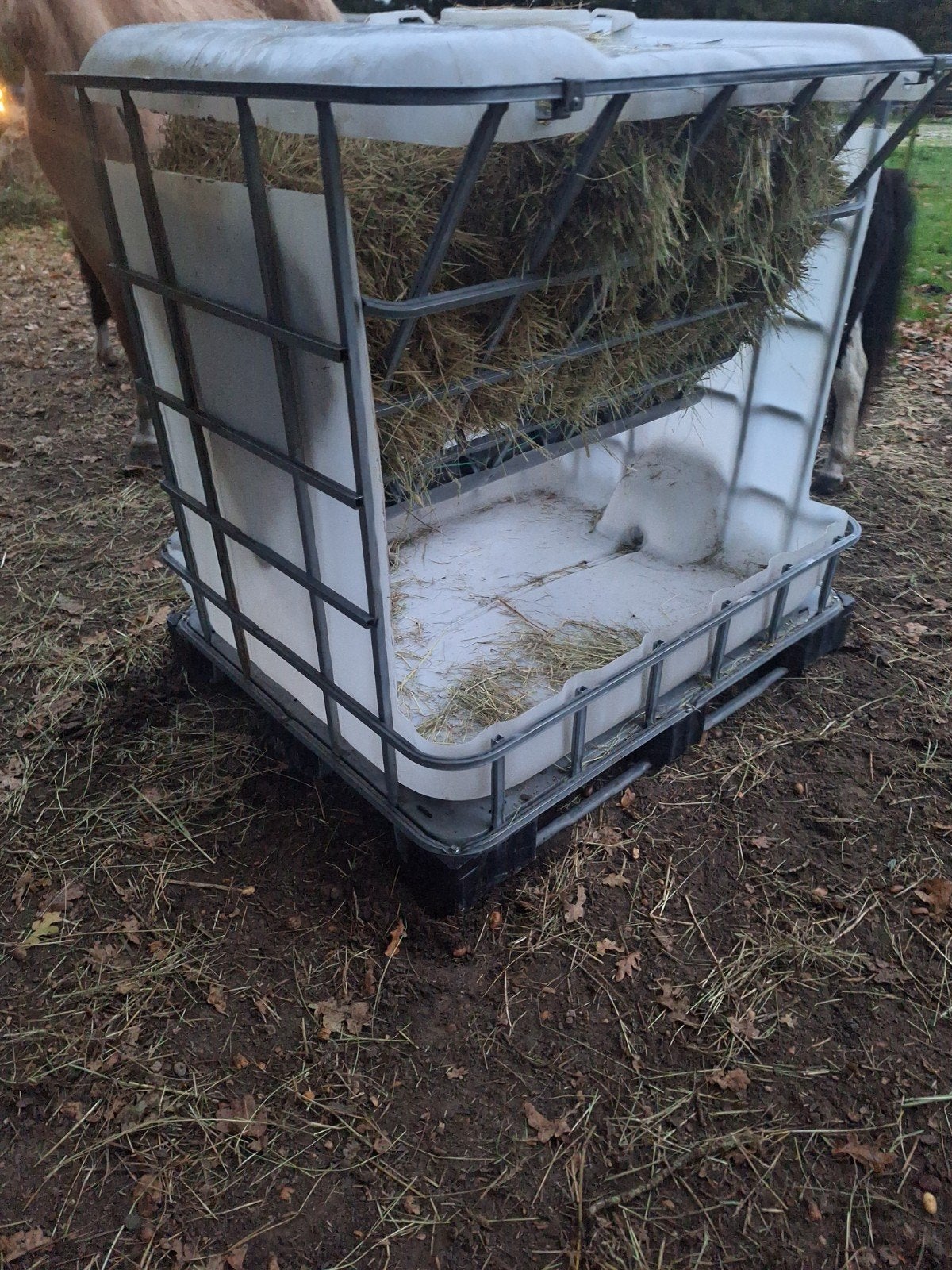 Hooi bak, slowfeeder, Stalling