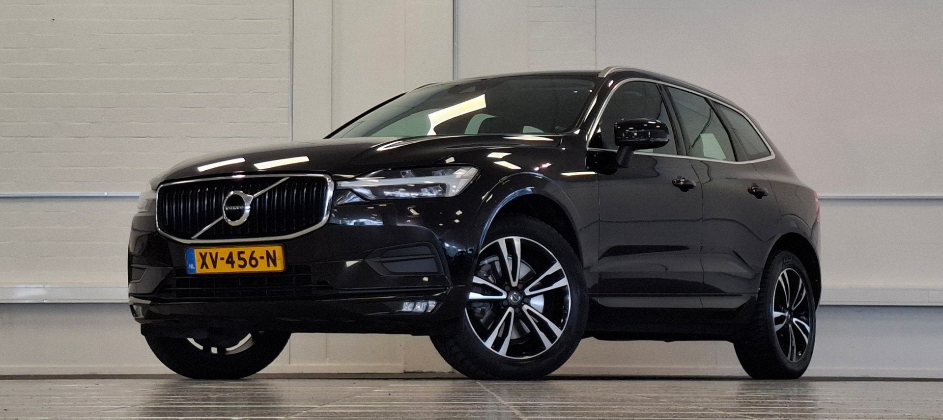 Volvo XC60 2.0 T5 Momentum Lerenbekleding Trekhaak Business, Gebruikt, 4 cilinders, 1969 cc, Zwart