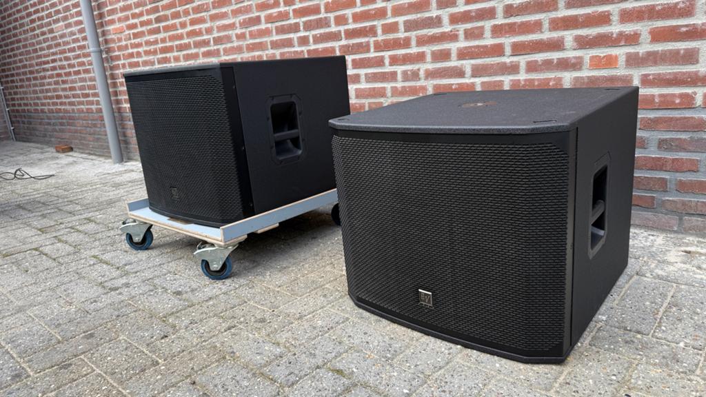 Electro Voice EKX-18SP Subwoofers met ingebouwde versterkers, Subwoofer, Zo goed als nieuw, 120 watt of meer, Ophalen