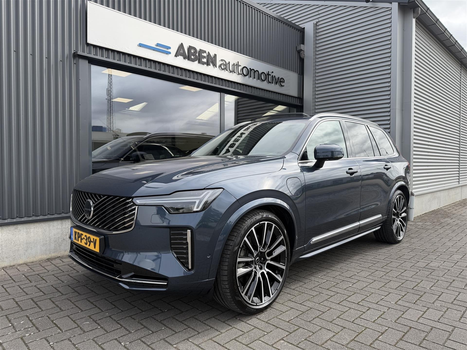 Volvo XC90 T8 Plug-in Hybrid AWD 455PK Ultra Bright (FULL OP, Gebruikt, 4 cilinders, 1969 cc, Blauw