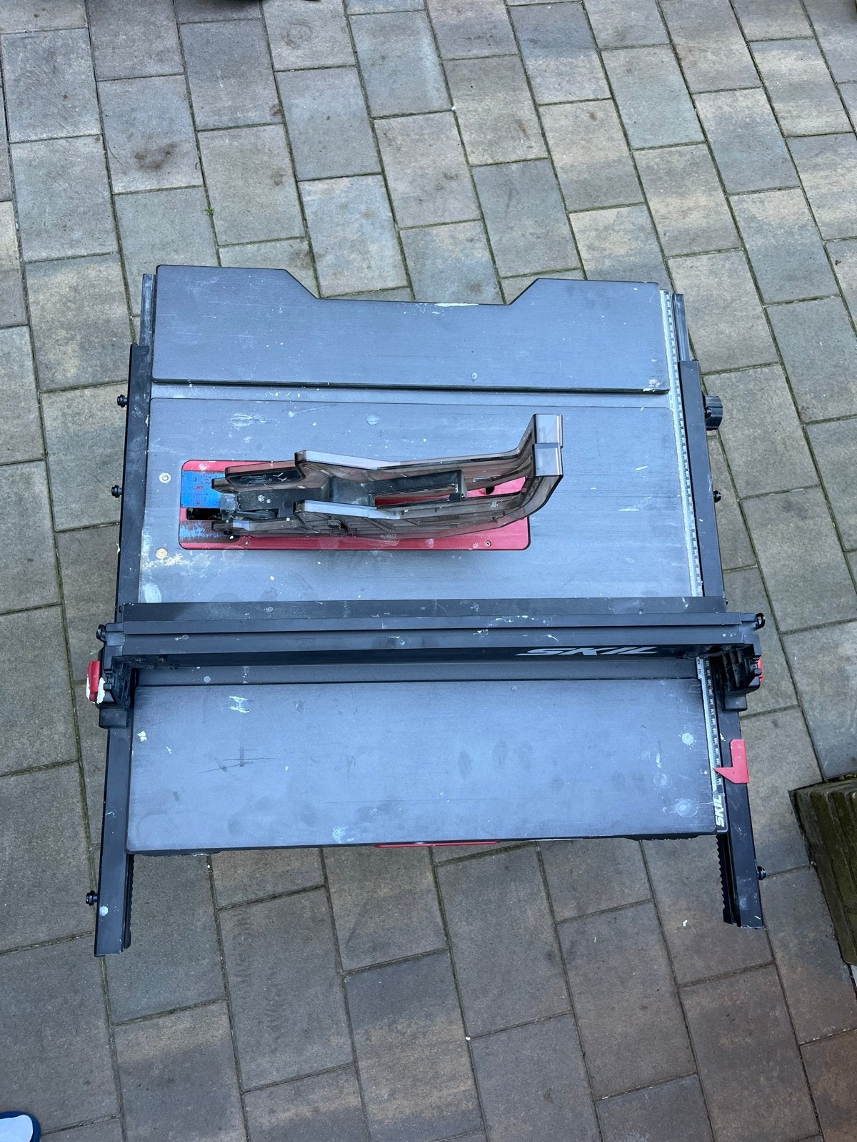 Skil 1340AA Zaagtafel - Krachtige en Betrouwbare Tafelzaag