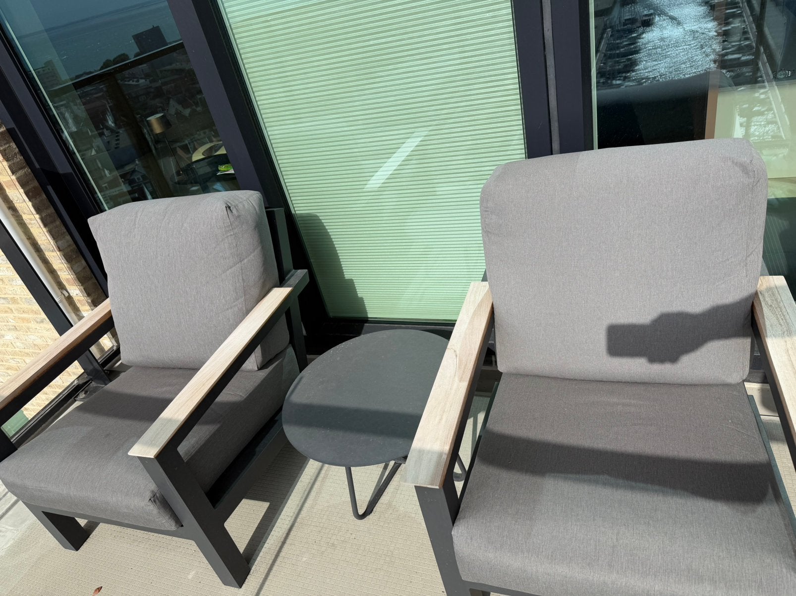 4 Seasons Outdoor – 2x Capitol stoelen + Dali bij zettafel, Tuin en Terras, Tuinsets en Loungesets, Ophalen, Zo goed als nieuw