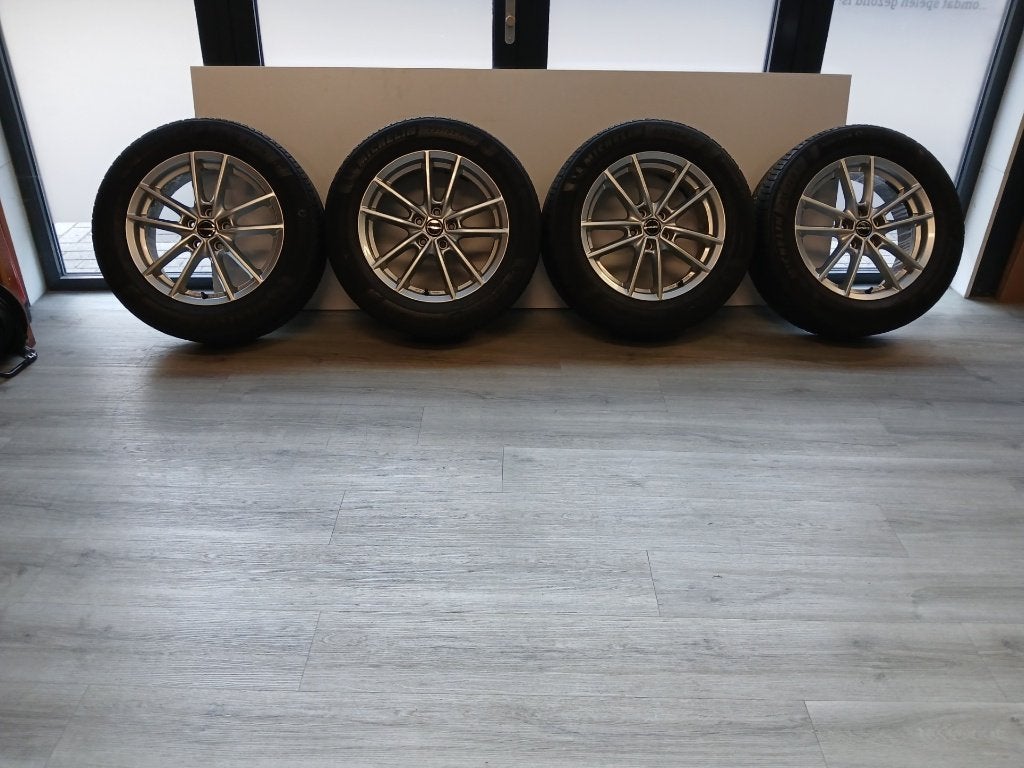 Winter Wielenset Volvo Xc70 2007-2016 17INCH lichtmetaal!!, Ophalen, 17 inch, 235 mm, Band(en)