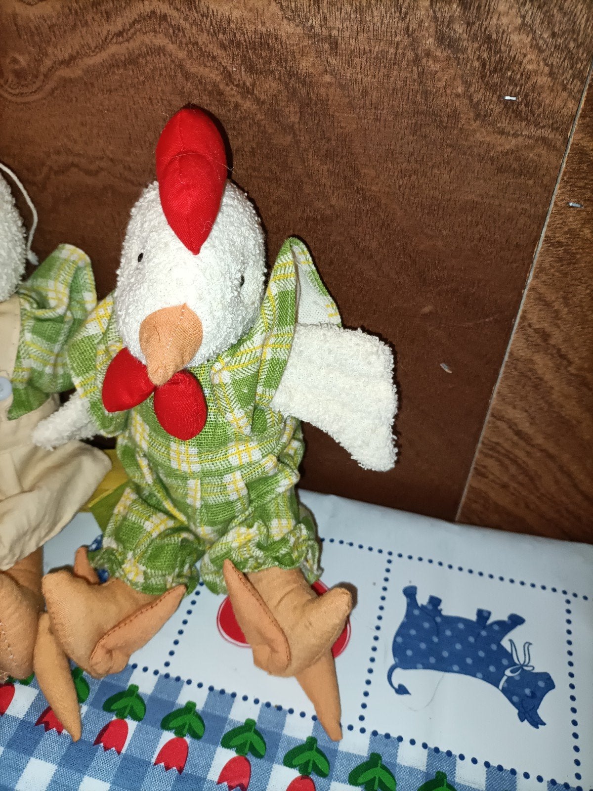 Kip en haan knuffel Frank Wickerwork met groen blokjes klere, Ophalen of Verzenden, Zo goed als nieuw, Overige typen