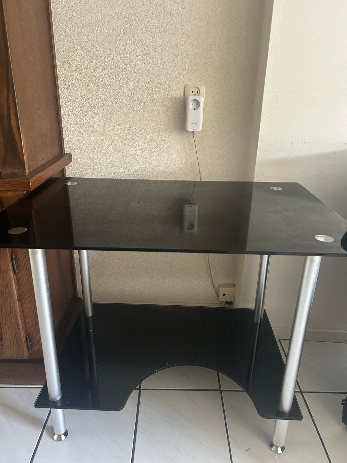 Modern zwart glazen computerbureau met metalen poten, Huis en Inrichting, Bureaus, Ophalen, Zwart, Gebruikt, Computerbureau