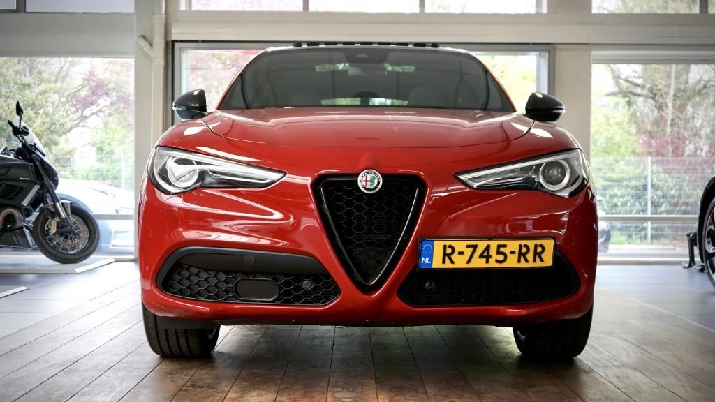 Alfa Romeo Stelvio 2.0 T AWD Veloce Ti | 21 inch | Carbon |, Euro 6, 4 cilinders, 1655 kg, Leder