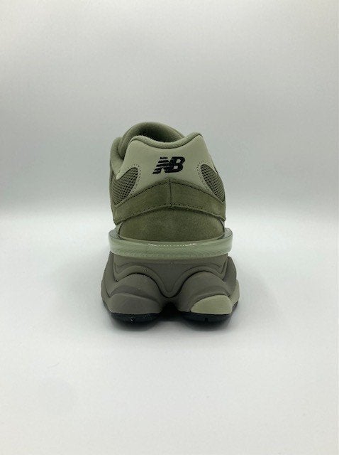 New Balance 9060 Dark Olivine - 42,5, New Balance, Overige kleuren, Verzenden, Nieuw