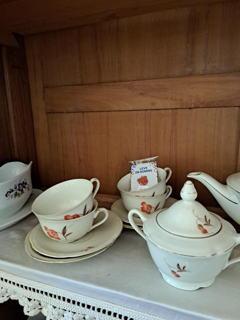 Vintage theeservies met bloemmotief, Antiek en Kunst, Ophalen of Verzenden