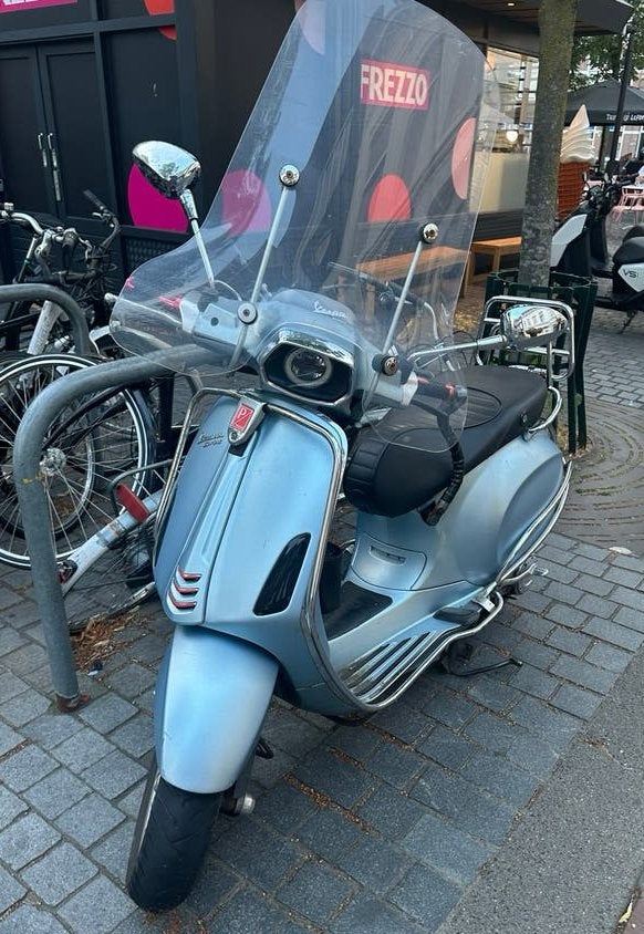 Vespa Sprint licht blauw, Ophalen, Gebruikt, Benzine, Vespa