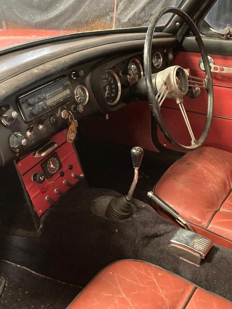 MG 1967 rood, Auto's, MG, Particulier, Benzine, Coupé, Handgeschakeld, Geïmporteerd, Rood, Ophalen