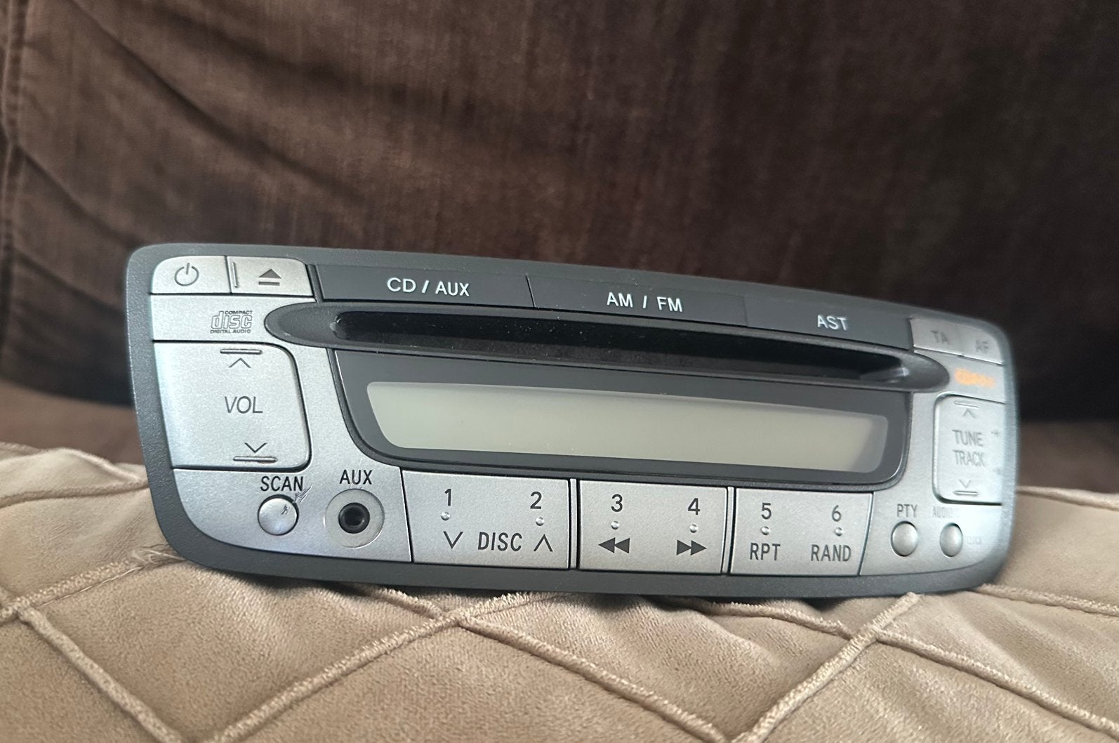 Te Koop, auto radio cd voor Aygo peugeot 107 en c1, Ophalen of Verzenden, Zo goed als nieuw