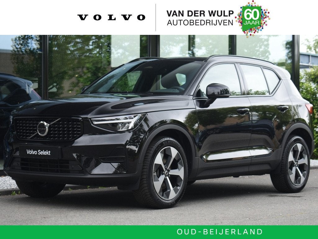 Volvo XC40 B4 197pk Plus Dark | Trekhaak | Verwarmde Voorrui, Auto's, Gebruikt, 4 cilinders, 24 maanden, Zwart