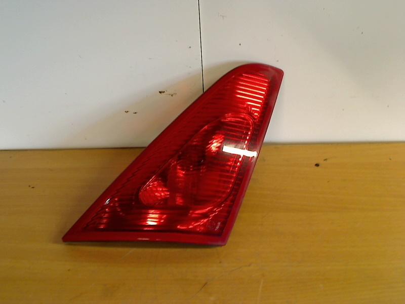 Achterlicht Links Achterklep Mitsubishi Colt (Z2/Z3) 2005, Gebruikt, Info@mitsubishi-motors.de, Mitsubishi, Emil-Frey-Straße 2, Friedberg 61169, , Duitsland