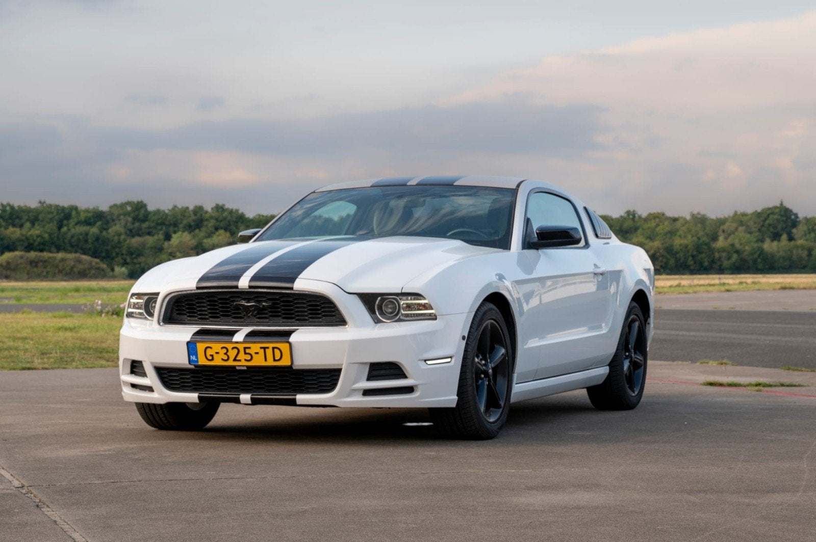 Ford Mustang 3.7 V6 2014 Wit, 309 pk, 4 stoelen, 1598 kg, Wit