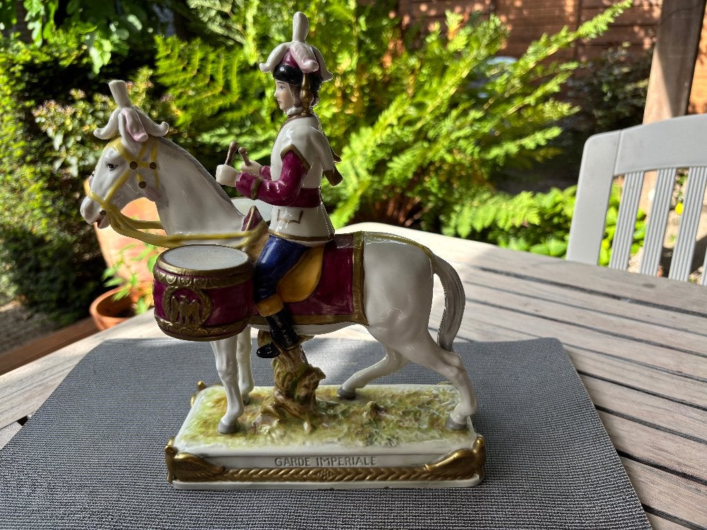 Porselein beeld Trommelaar te  paard, Ophalen