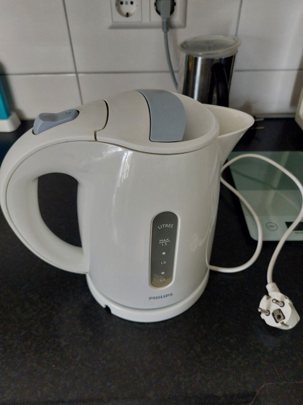Philips waterkoker - 1.5 liter - Wit, 1 tot 2 liter, Ophalen, Gebruikt, Draadloos