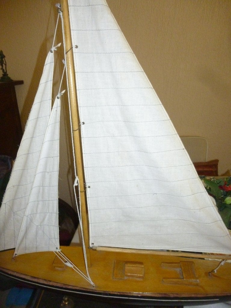 Sierboot op standaard     en knopen schilderij, Ophalen, Gebruikt, Zeilboot, Kaart, Foto of Prent