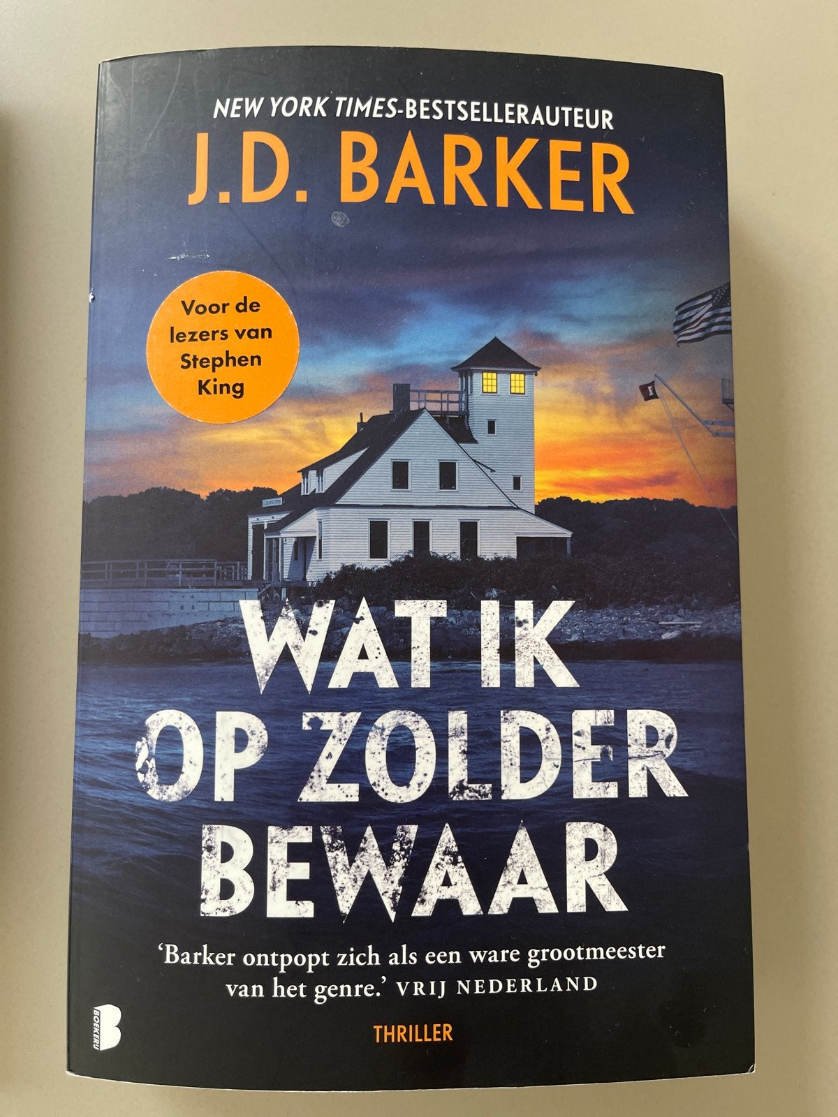 J.D. Barker - Wat ik op zolder bewaar (Thriller), Ophalen of Verzenden, Zo goed als nieuw, Amerika