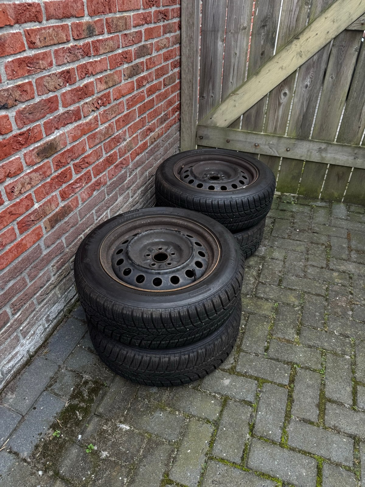 Goedkope winterset voor Toyota - 16 inch stalen velgen, Ophalen, Gebruikt, 16 inch, Banden en Velgen