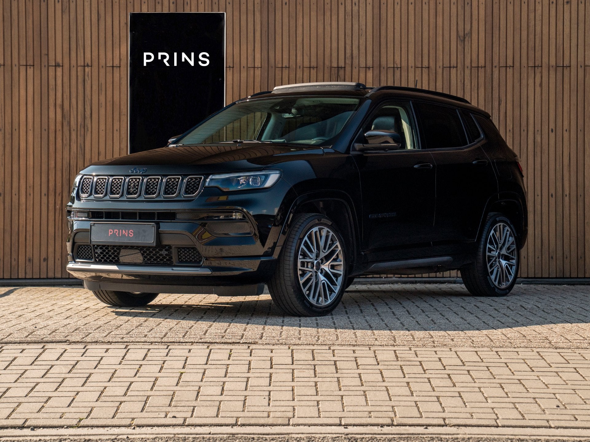 Jeep Compass 4xe 240pk Phev Summit | Pano-dak | Leder | Stoe, Automaat, Dealer onderhouden, 4 cilinders, Zwart