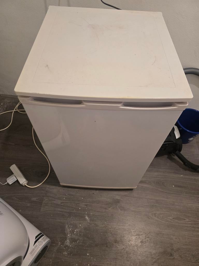 White-line mini koelkast MT-VF71A, Witgoed en Apparatuur, Ophalen, Minder dan 75 liter, Zonder vriesvak, Gebruikt