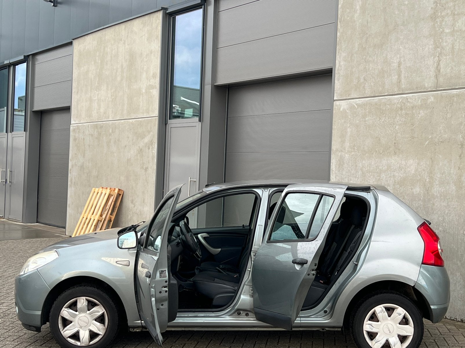 Goedrijdende Dacia Sandero 1.2 75PK Benzine/APK/NAP/5-Deurs!, Voorwielaandrijving, Stof, 74 pk, 31 €/maand