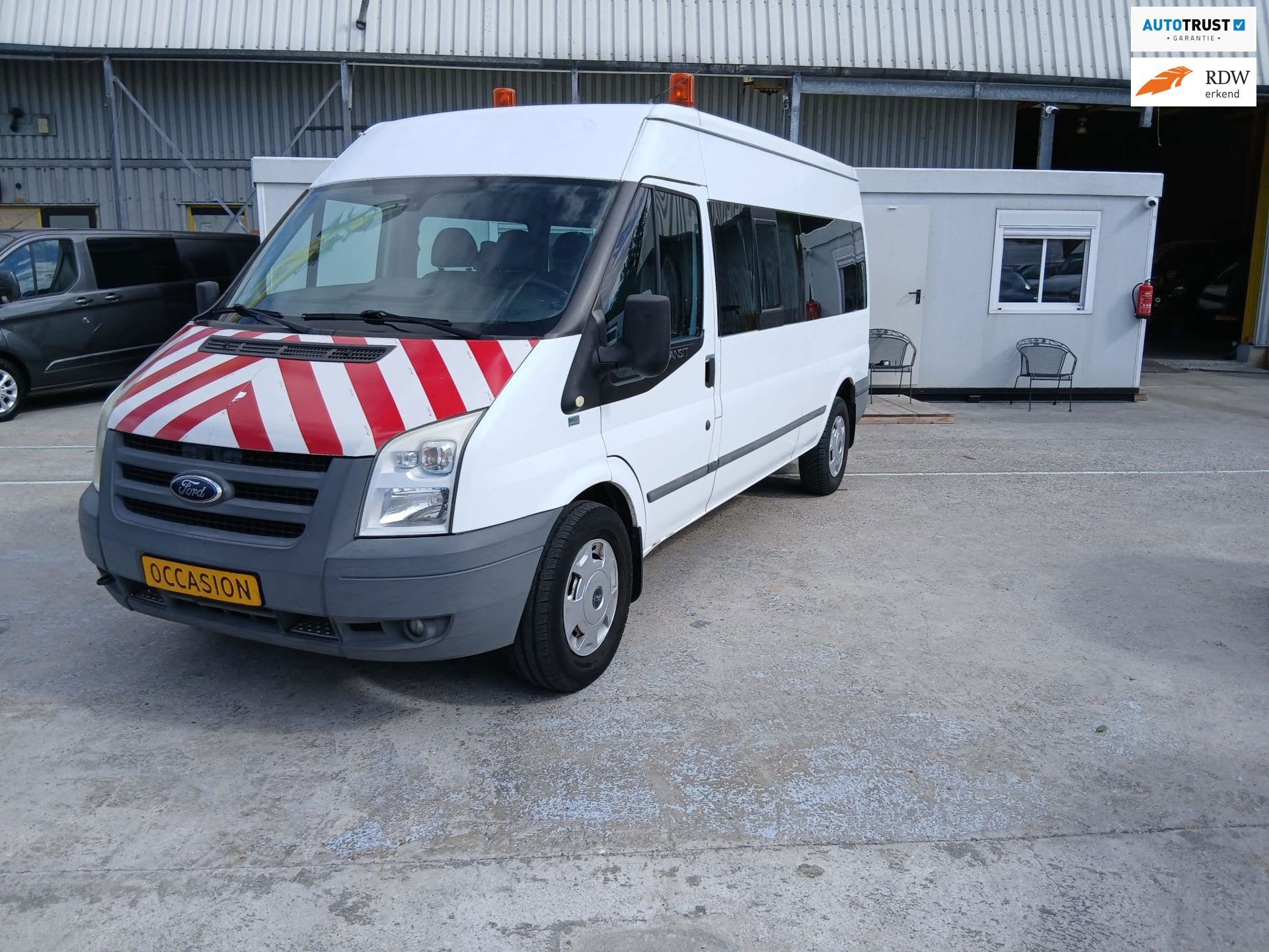 Ford Transit Kombi 350L 2.2 TDCI l 3 h 2, Auto's, Achterwielaandrijving, Gebruikt, Overige carrosserieën, Wit
