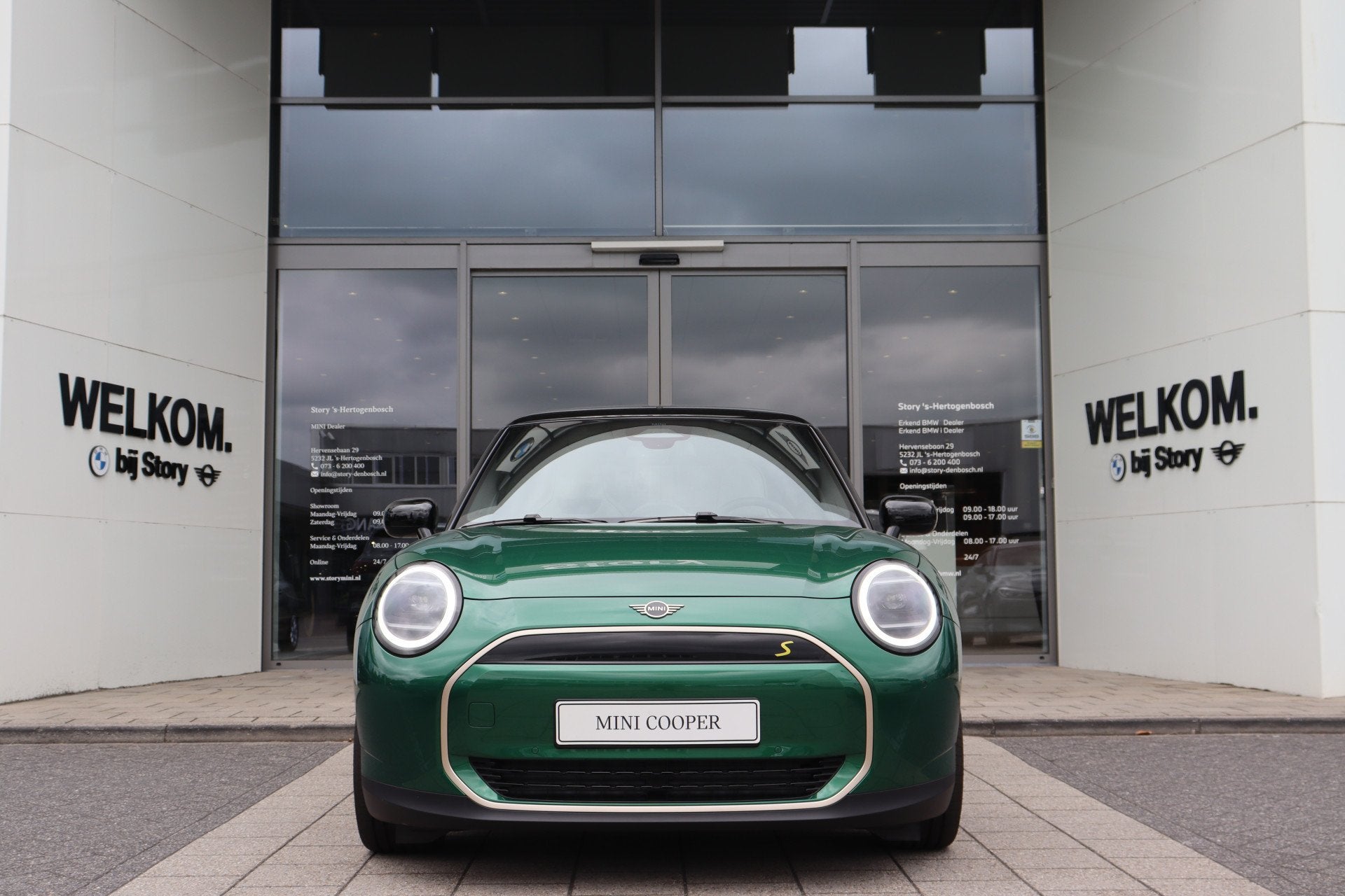 MINI Hatchback Cooper SE / Favoured / Pakket M / 18" Night F, Auto's, Mini, Dealer onderhouden, Beige, 4 stoelen, Mini Electric