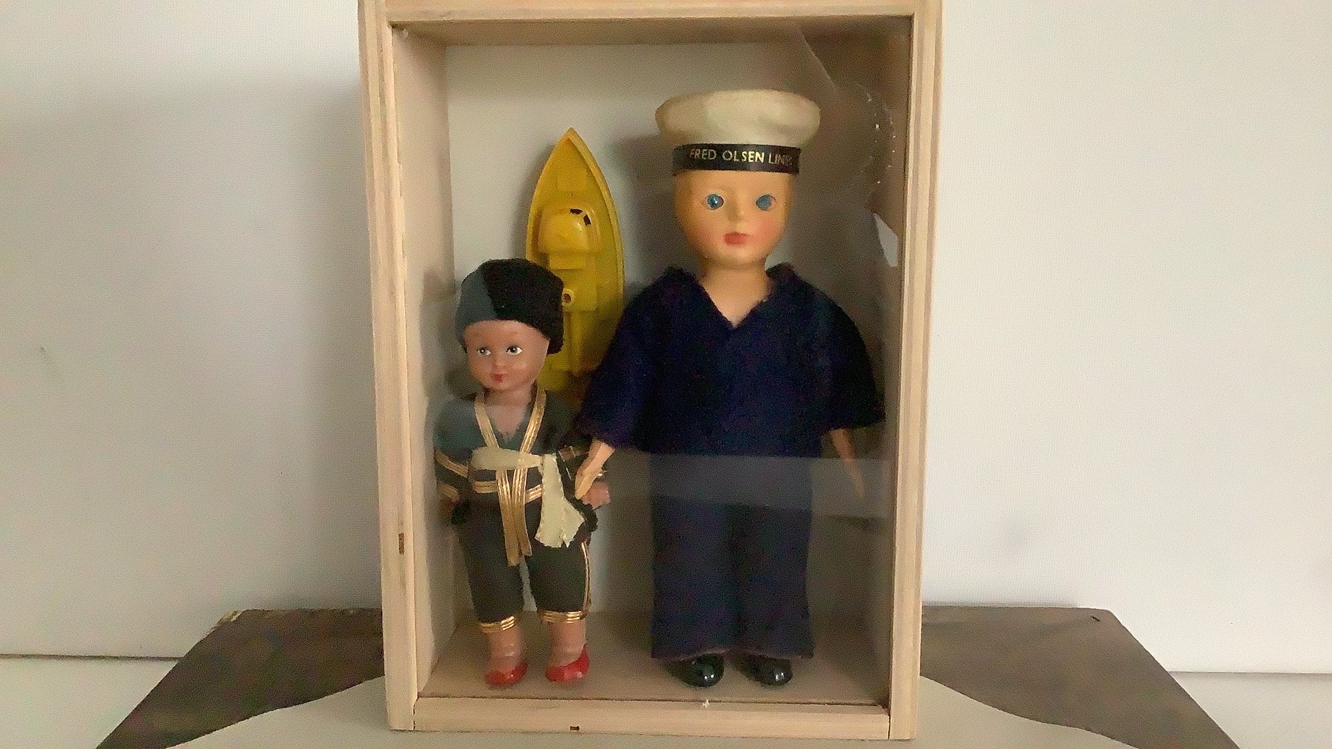 Twee oude popjes en bootje ., Ophalen of Verzenden, Zo goed als nieuw, Poppenhuis