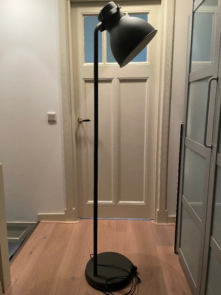 Staande lamp Hektar, Huis en Inrichting, Lampen | Vloerlampen, Ophalen, E27 (groot), Zo goed als nieuw, Metaal