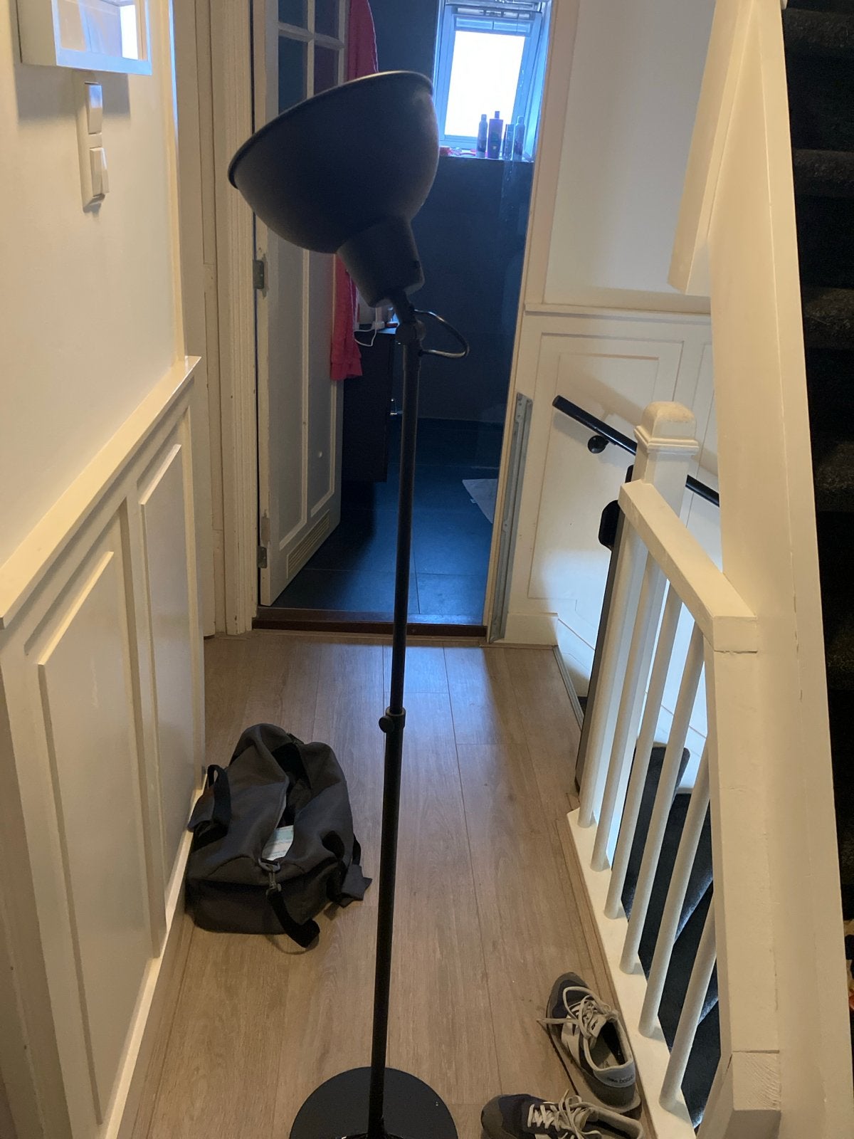 Zwarte vloerlamp Ikea met verstelbare kop, Ophalen, Gebruikt, E27 (groot), Metaal