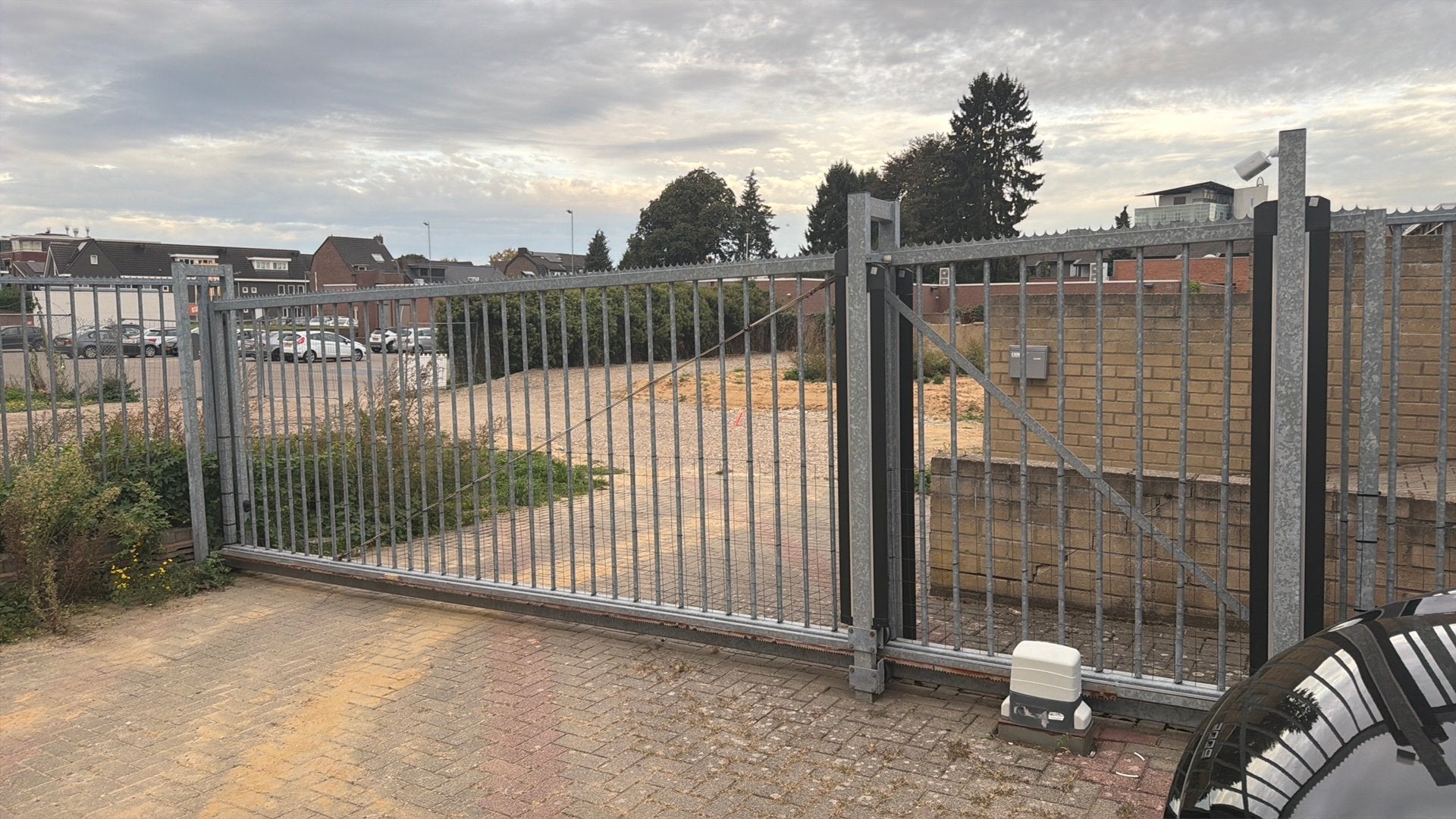 Grote elektrische rolpoort en hekwerken, Tuin en Terras, Ophalen, Zo goed als nieuw, IJzer, Tuinhek