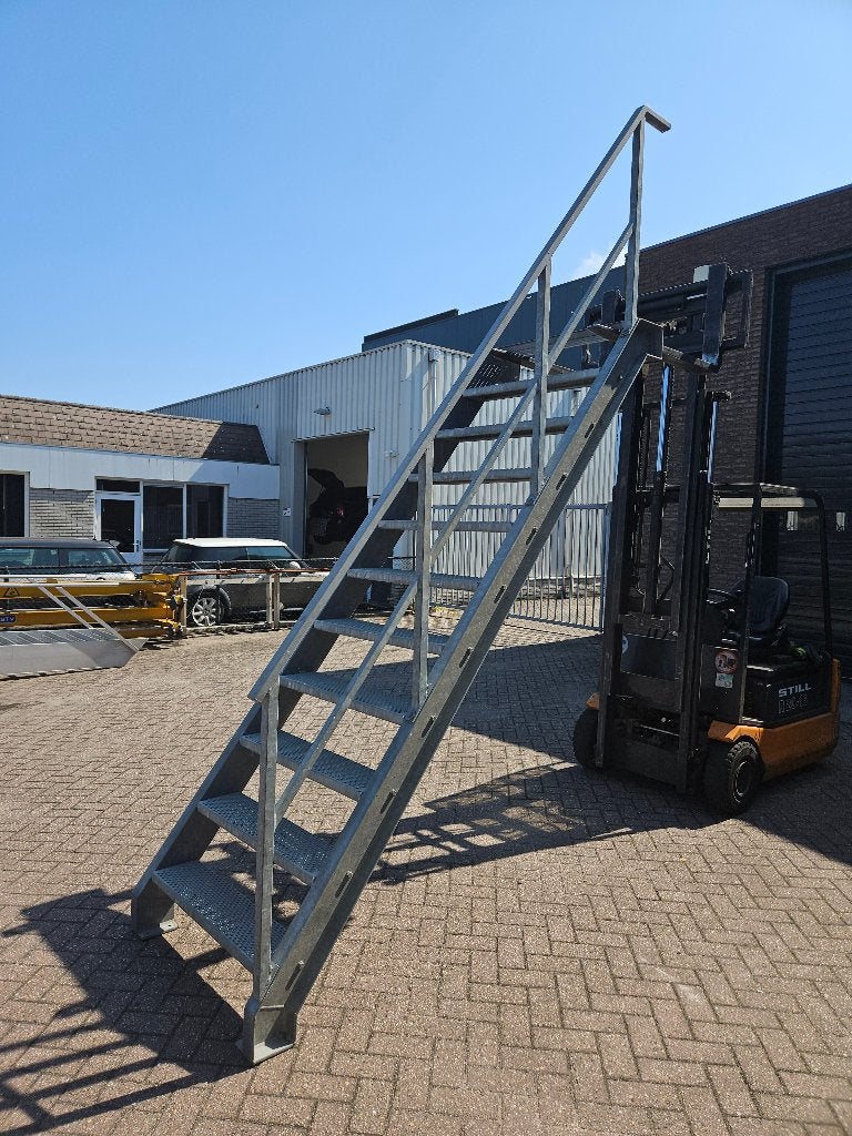 Trap stalen trap gegalvaniseerd 270-295 cm., Ophalen, Gebruikt, 2 tot 4 meter