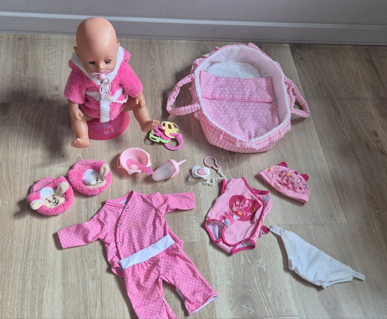 Baby Born pop met accessoires en kleding, Kinderen en Baby's, Speelgoed | Poppen, Ophalen, Zo goed als nieuw, Babypop