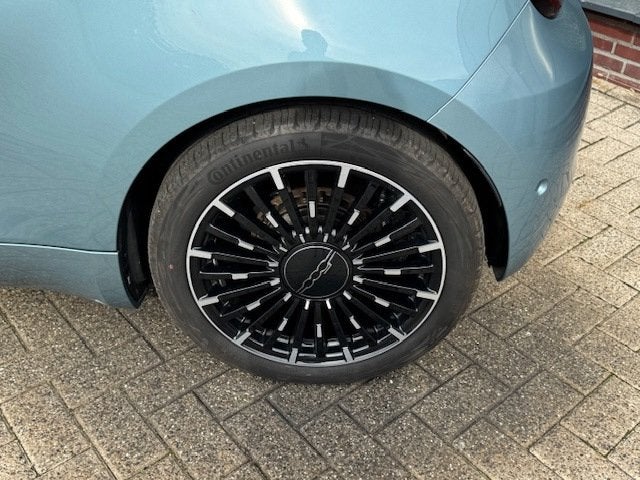 Fiat 500 e 3+1 La Prima 42 kWh *extra deur *camera *carplay, Dealer onderhouden, 1300 kg, Gebruikt, 118 pk