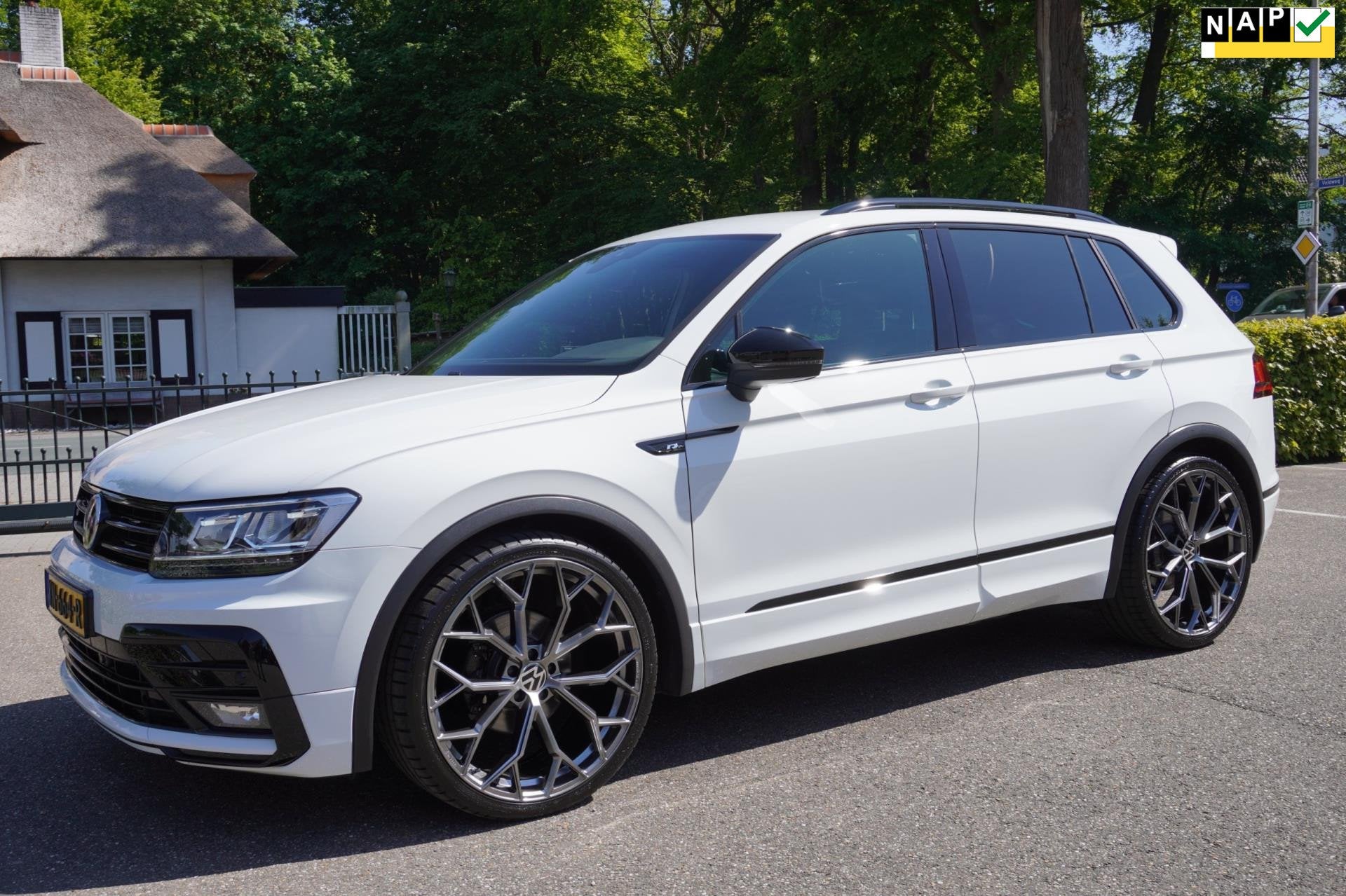 Volkswagen Tiguan 1.5 TSI ACT Highline Business R-line virtu, Dealer onderhouden, Euro 6, Alcantara, Wit