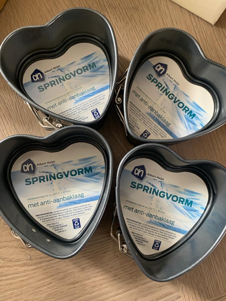Nieuwe Albert Heijn hartvormige springvormen (4 stuks), Huis en Inrichting, Keuken | Keukenbenodigdheden, Overige typen, Nieuw