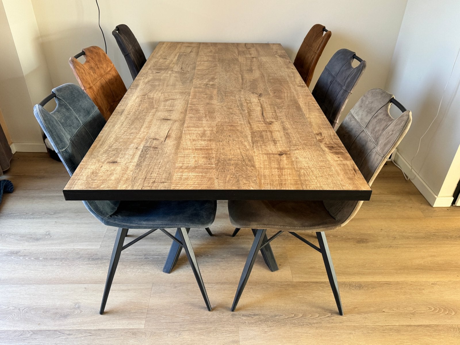 Robuuste eettafel met metalen onderstel, Ophalen, 50 tot 100 cm, Zo goed als nieuw, 150 tot 200 cm