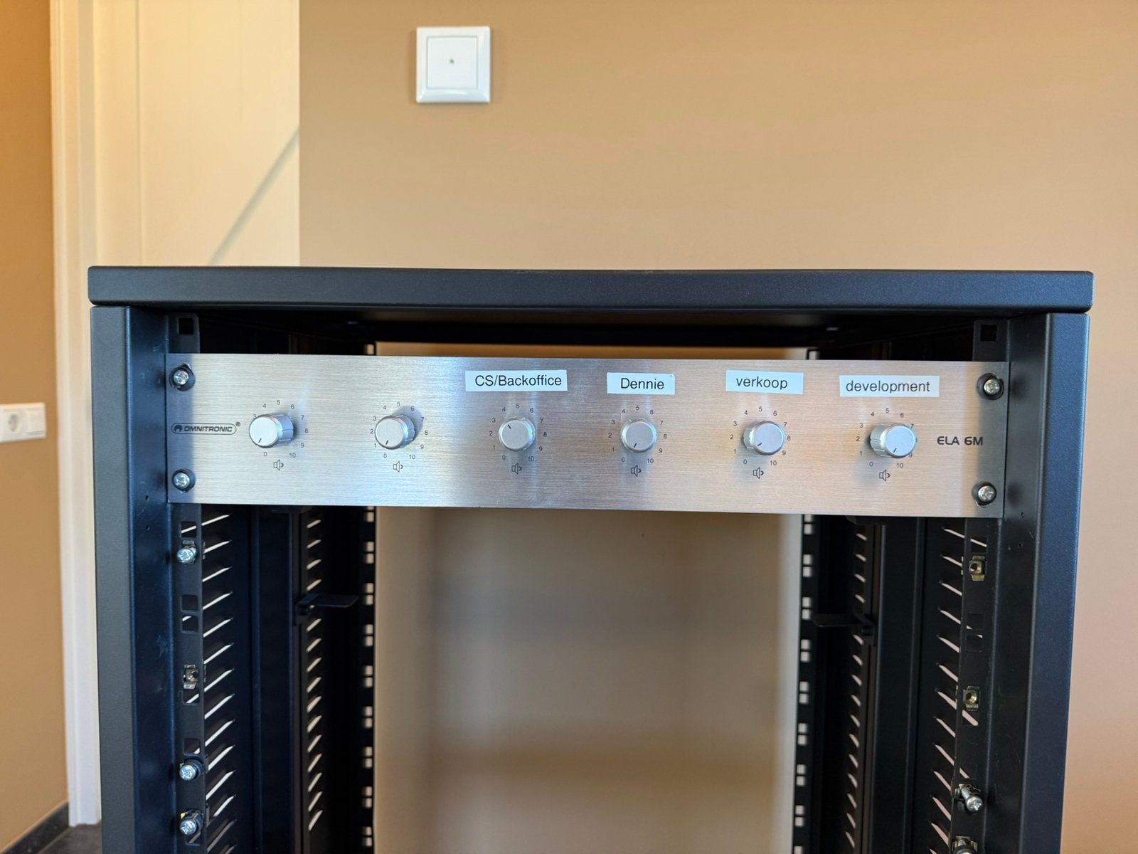 Omnitronic ELA 6M-zones 10W 6-zone PA volumeregelaar, Ophalen, Zo goed als nieuw, Audio