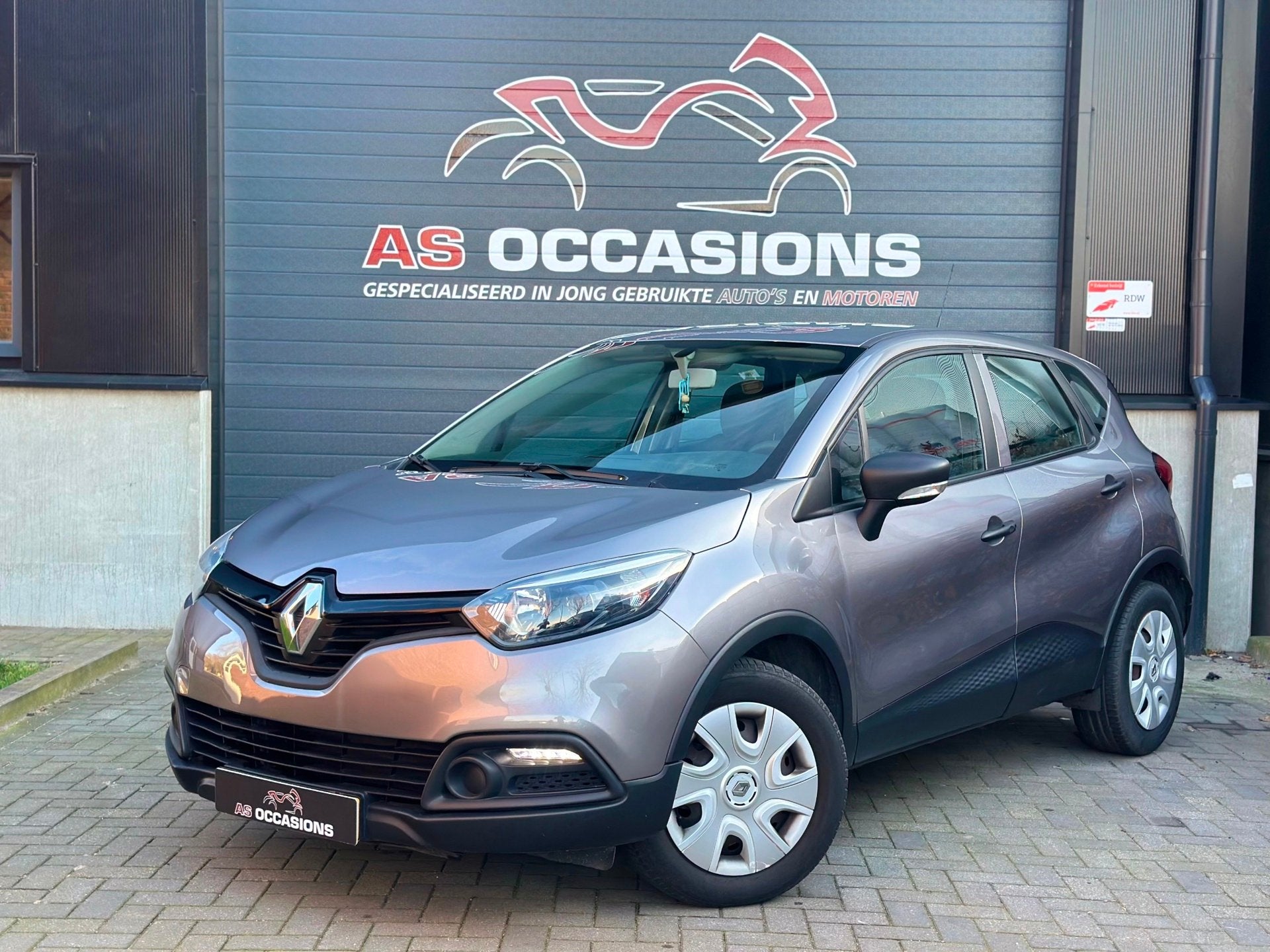 Renault Captur 0.9 TCe Authentique - Parksens - Bluetooth, Voorwielaandrijving, Gebruikt, 49 €/maand, Origineel Nederlands