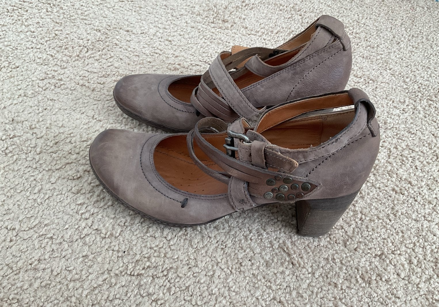 AirStep leren pumps met bandjes - taupe - maat 40, Kleding | Dames, Ophalen of Verzenden, Zo goed als nieuw, Bruin, Pumps