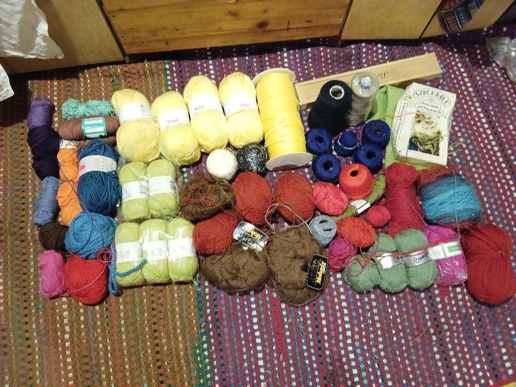 Karton wol haakgaren breigaren meer dan 3,5 kilo, Hobby en Vrije tijd, Ophalen of Verzenden, Gebruikt, Breien of Haken, Wol of Garen