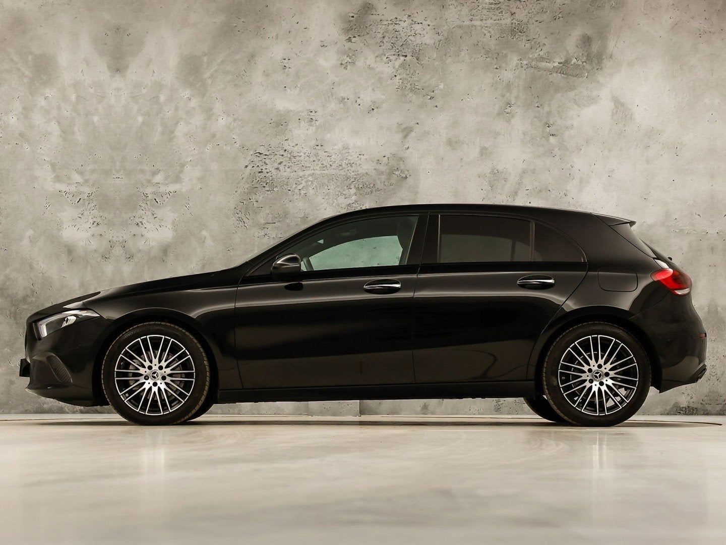 Mercedes-Benz A-Klasse 200 AMG Sport 163Pk Automaat (PANORAM, Auto's, 12 maanden, Gebruikt, 4 cilinders, Leder